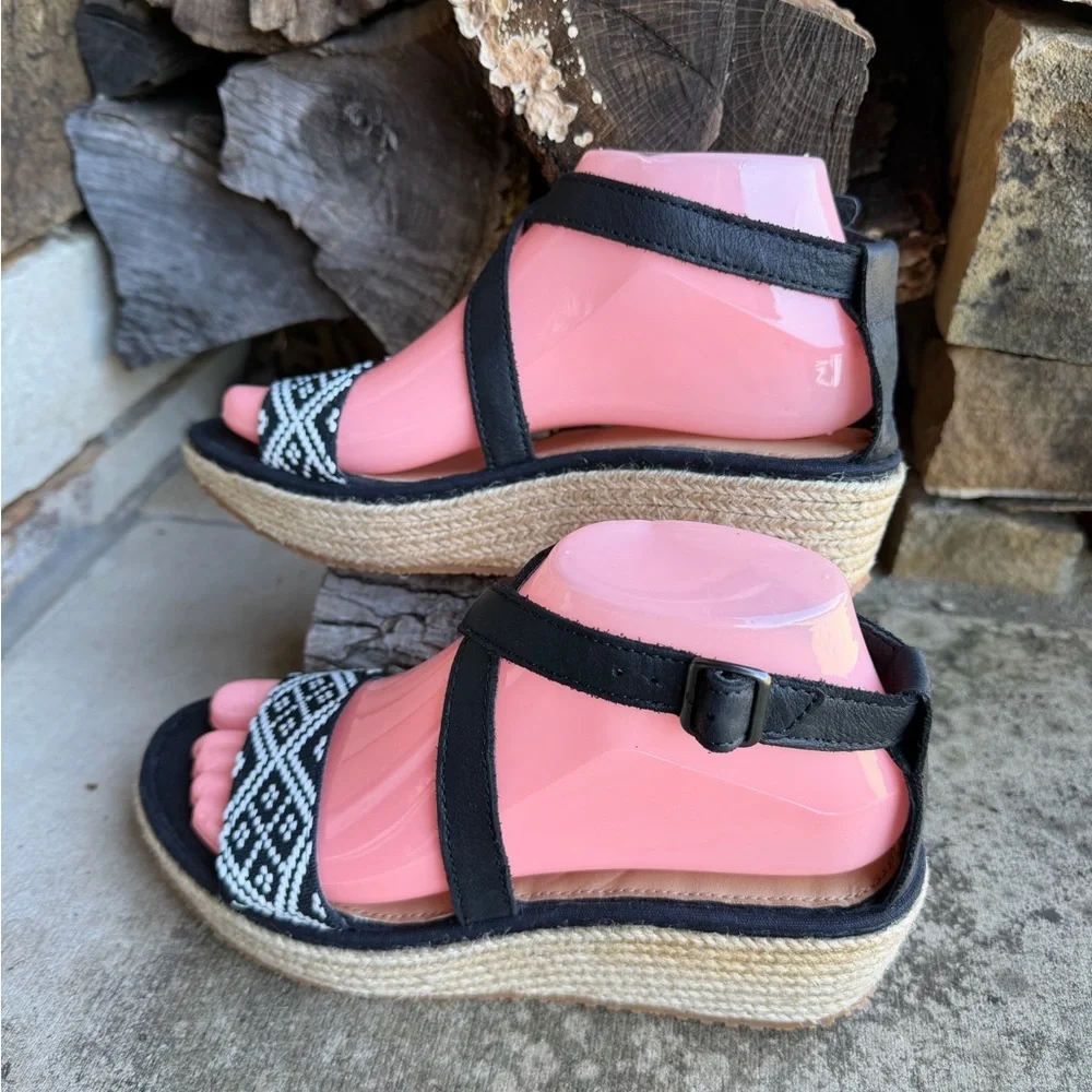 Eddie Bauer Black & White Espadrille Wedge Sandals w/leather‎ straps Sz-7. X